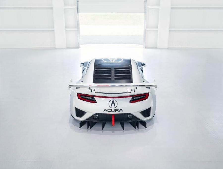  Acura NSX GT3 2016 года  (фото 3 из 7)